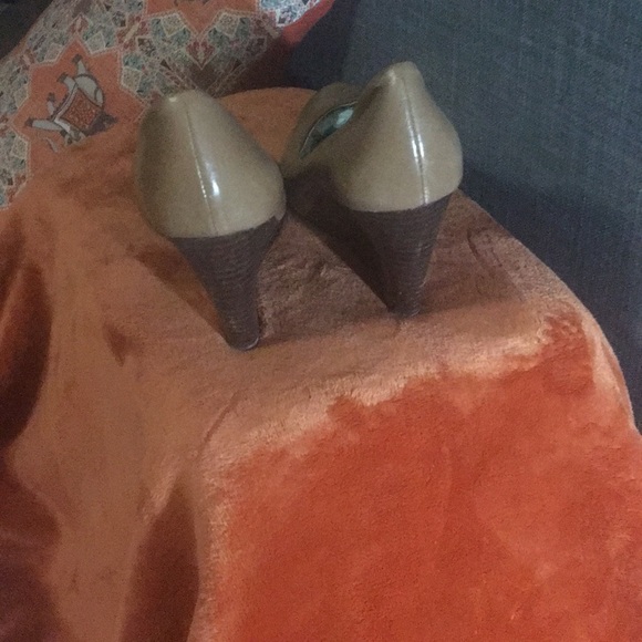 Shoes - Picture 2 of 3